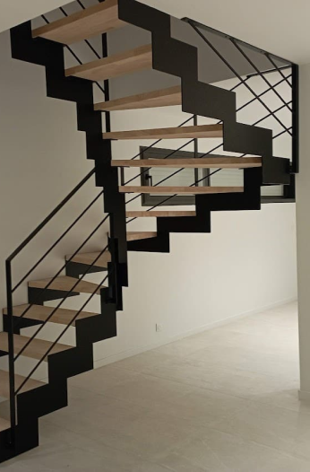 Mp Metallerie Pose Descalier Sur Mesure A Lorient Pose Descalier Sur Mesure A Queven
