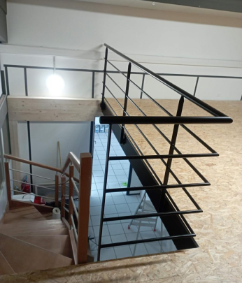 Mp Metallerie Pose Descalier Sur Mesure A Lorient Votre Entreprise De Metallerie A Queven